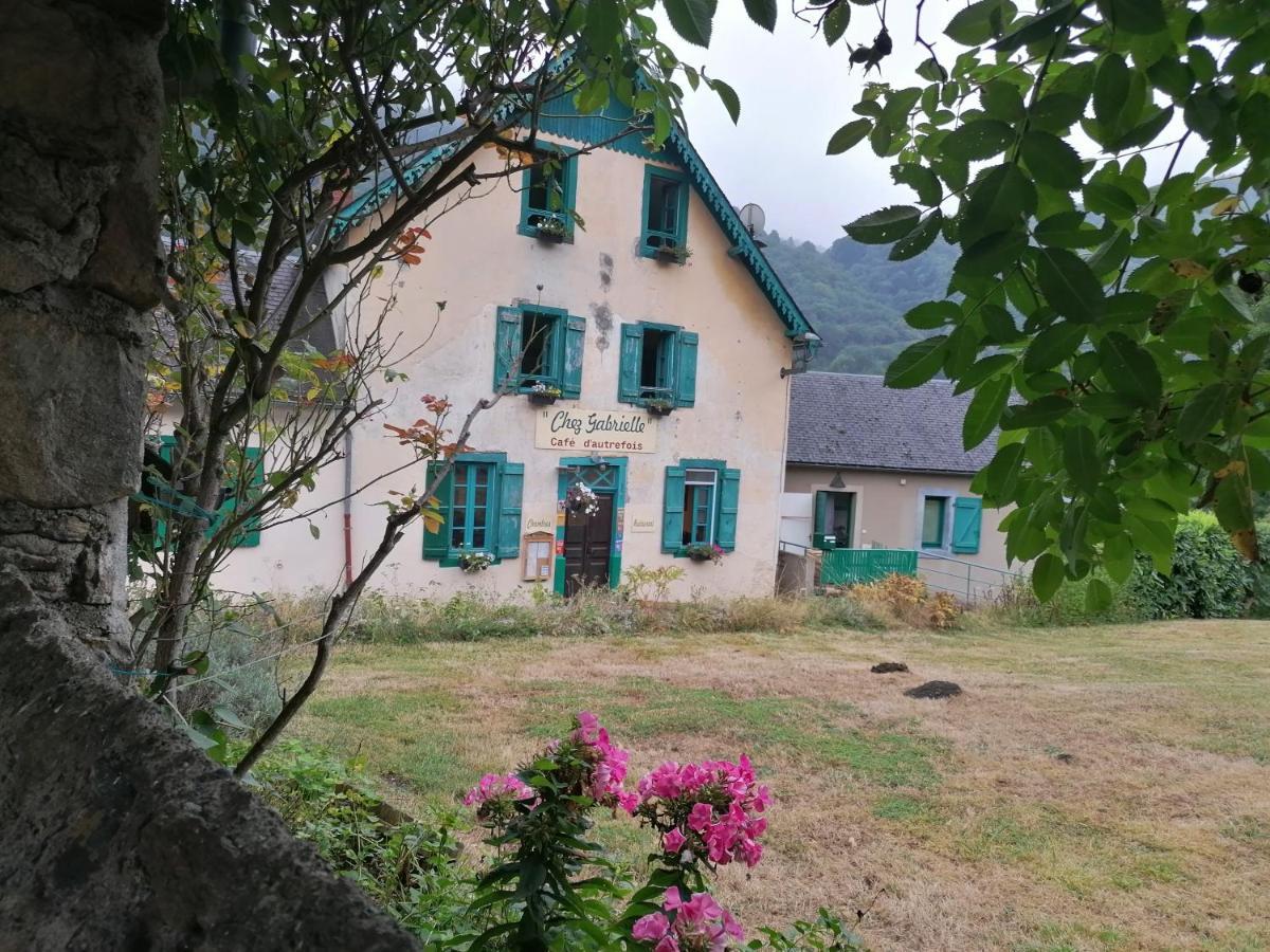 Auberge Chez Gabrielle - Vallee De Lesponne Beaudean Exterior photo